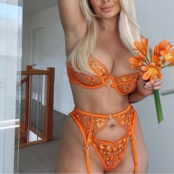 Menaj ou Lingerie SET - Picture 3 of 4